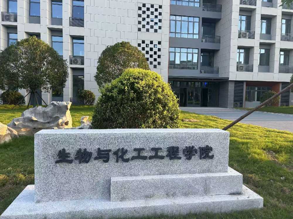 河口区扬州职业大学体育场高杆灯项目